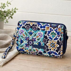Vera Bradley Wallet / RFID Turnlock Crossbody / Blue Floral Quilted Wristlet